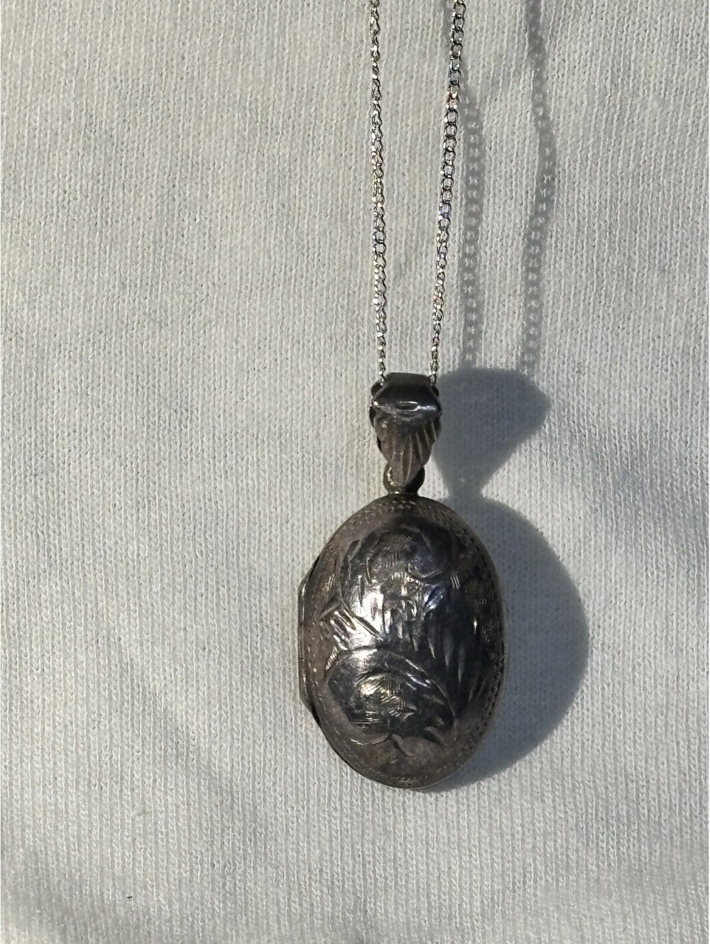 Vintage 925 Sterling Silver Engraved Floral Locket Pendant 18” Necklace